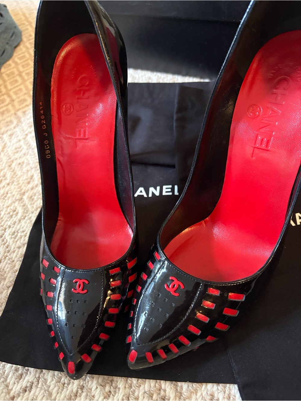 CHANEL Black Patent Leather Pointed-Toe Pumps with Red Trim